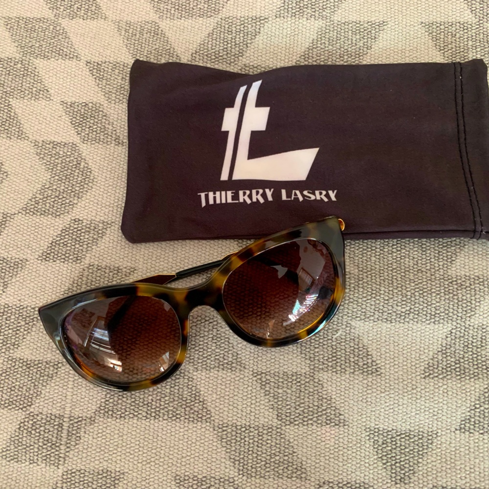 Thierry Lasry tortoise sunglasses!
